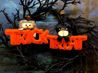 Vtg Halloween Trick Treat Plush Ornament Witch Black Cat Dakin Cloth Wall Plaque