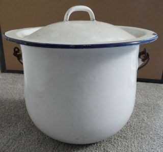 Vintage Enamelware Chamber Pot With Lid White with Blue Trim Farmhouse 2