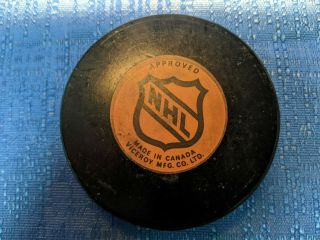 NHL VANCOUVER CANUCKS VINTAGE VICEROY RUBBER SHIELD V2 SLUG GAME PUCK 1970/74 2