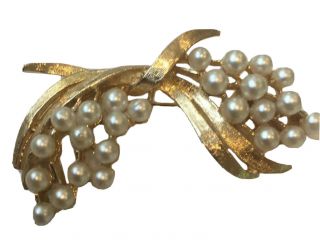 Vintage Gold Tone Art Leaf Pin Brooch With Faux Pearls Clusters On Each Side