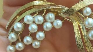 Vintage Gold Tone ART Leaf Pin Brooch With Faux Pearls Clusters On Each Side 3