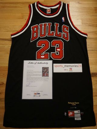 Michael Jordan - Upper Deck (uda) & Psa/dna Autographed Signed Bulls Jersey