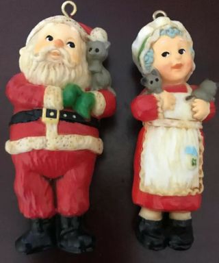 Vintage Hallmark Keepsake Christmas Ornament Santa And Mrs.  Claus W/cats