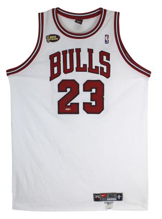 Bulls Michael Jordan Authentic Signed White 1997 - 98 Nike Jersey Uda Bah60391