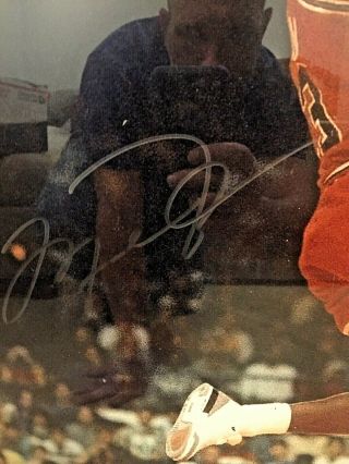 MICHAEL JORDAN SIGNED 16X20 FRAMED & MATTED PHOTO CHICAGO BULLS WITH READ 3