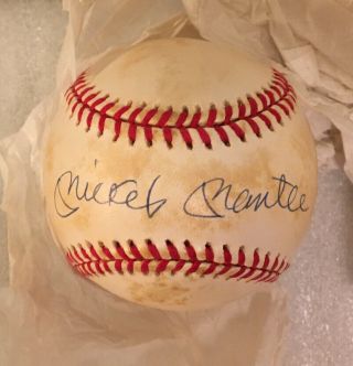 Mickey Mantle Signed Autographed Baseball,  Uda Upper Deck Authenticity,  Case