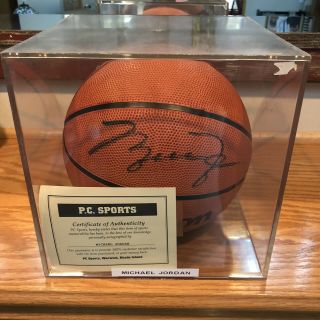 Nba Michael Jordan Signed / Autograph Wilson Basketball W/ & Display Case