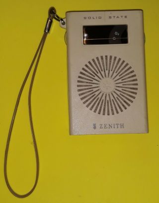 Vintage Zenith Royal E10 Am Pocket Radio - With Strap (n)