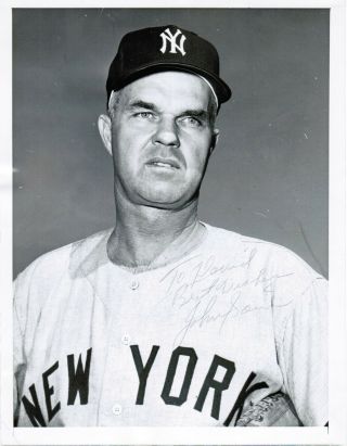 Vintage 1961 Johnny Sain 8x10 Signed B&w Ww Photo - Yankees - Auto