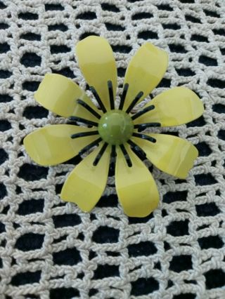 Vintage 60’s Mod Metal Enamel Yellow Green Black Daisy Flower Pin / Brooch