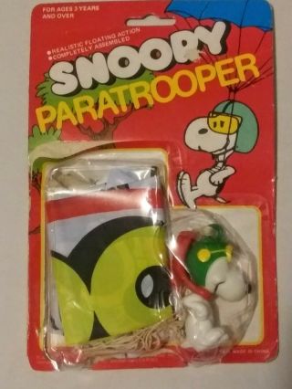 Vintage Snoopy - - Snoopy Paratrooper Moc With Parachute Peanuts