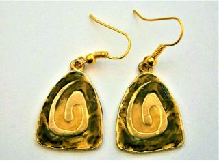 J924) Vintage Gold Tone Brown & Yellow Enamel Spiral Triangular Hook Earrings