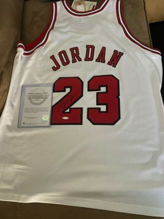 Michael Jordan Chicago Bulls Signed Wht 1997 - 98 Mitchell & Ness Jersey - Uda