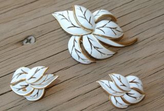 Vintage Crown Trifari White Enamel Leaf Brooch Pin Earrings Set Signed