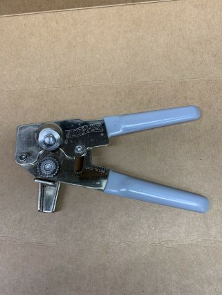 Vintage Swing A Way Can Opener Made In U S A)