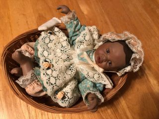Ashton - Drake Galleries " Danielle " Porcelain Doll Yolanda Bello Baby In A Basket