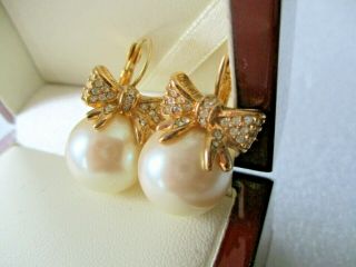Vintage Joan Rivers Gold Tone Crystal Ribbon Bow Faux Pearl Clip On Earrings