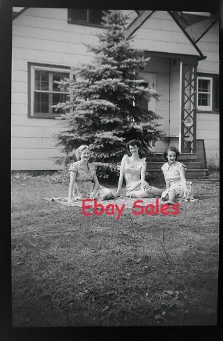 X5 - Aa Vintage Photo Negative - 3 Young Women Sitting In Grass