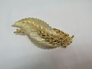 Stunning Vintage Crown Trifari Gold Toned Leaf Brooch 3.  25 X 1.  25 Inches 81w