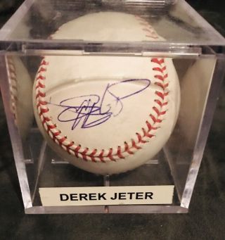 Derek Jeter Signed Mlb Baseball & Case Ny Yankees Spring Training Tampa Fl