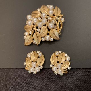 Vintage Crown Trifari Gold Tone Faux Pearl Rhinestone Leaf Brooch & Earrings Set