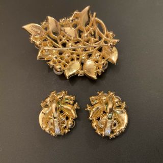 Vintage Crown Trifari Gold Tone Faux Pearl Rhinestone Leaf Brooch & Earrings Set 2