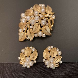Vintage Crown Trifari Gold Tone Faux Pearl Rhinestone Leaf Brooch & Earrings Set 3