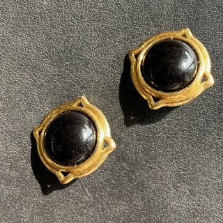 Signed Monet Vintage Onyx Black Cabochon Gold Tone Retro Clip Earrings 169