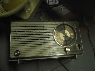 Vintage 1950 - 60 Zenith Model N723 &n724 Am/fm Tabletop Tube Radio