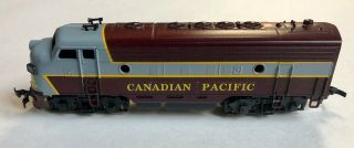 Vintage Revell Ho - Scale Canadian Pacific Diesel Locomotive (3510 - 002/3510 - 012)