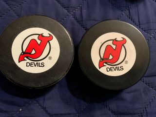 Jersey Devils 2 Vintage Old Style Nhl Hockey Official Pucks