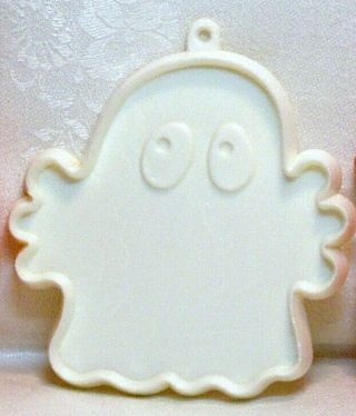 Hallmark Vintage Pliable Plastic Cookie Cutter - Spooky Ghost Halloween Haunted