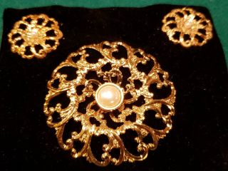 Vintage Avon " Flower Blossom " Gift Set Pin And Pierced Earrings