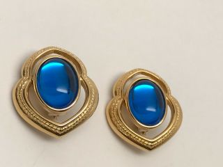 Vintage Fabulous Signed Trifari Tm Large Blue Jelly Cabochon Gold Tone Earrings