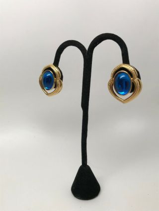 Vintage Fabulous Signed Trifari TM Large Blue Jelly Cabochon Gold Tone Earrings 3