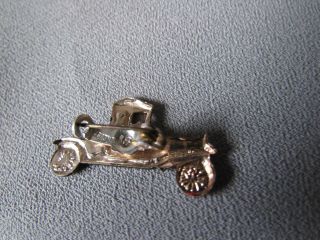 VINTAGE DESIGNED AUTOMOBILE STYLE GOLD TONE AND ENAMEL COLLECTIBLE LAPEL PIN 2