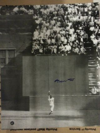Wilie Mays Autographed 16 X 20 " The Catch " W / Say Hey Holo
