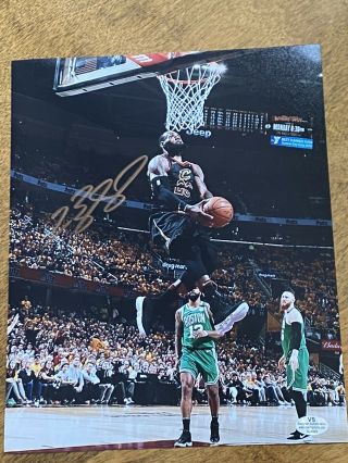 Lebron James Hand Signed 8x10 Photo W/coa.  Very Cool Gold Ink