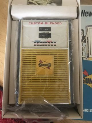 Vintage Sunoco Gas Pump Six Transistor Radio Model 668
