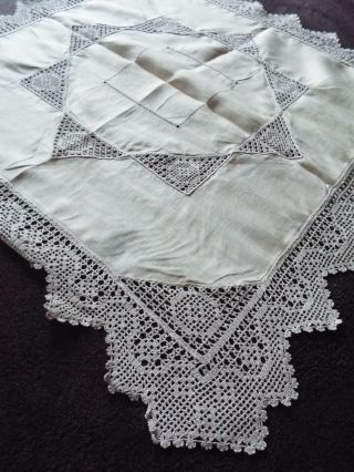 Pretty,  Small,  Old/vintage Tablecloth Or Centre Piece With Lace Trim,  Inserts