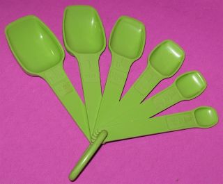 Vintage Tupperware Measuring Spoons Set Of 6 Green On Clip - On Ring Holder