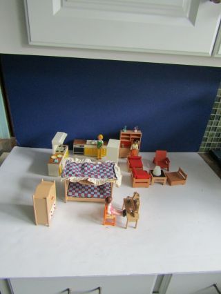 Vtg Tomy Smaller Home Doll House Furniture - Canopy Bedroom Set