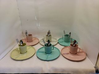 Vintage Mid Century Gothamware 6 Pc Place Setting Divided Plates Mugs Pink Aqua