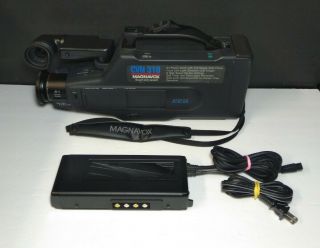 Vintage Magnavox Vhs Movie Maker Cvn - 310 Camcorder & Charger 1992 Great