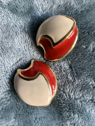 Vintage Monet Gold Tone Red And Cream Enamel Clip On Earrings B127