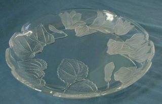 Vintage Decorative Round Glass Serving Platter Tray 14 " Scalloped Edge Leaf Patt