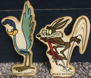 Vintage 1988 Road Runner & Wile E.  Coyote Looney Tunes Plastic Magnets