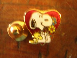 Vintage Peanuts Snoopy & Woodstock Heart Flowers Lapel Pin Pinback