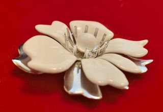 Vintage SARAH COVENTRY White/Silver Enamel Large Flower Pin Brooch Signed EUC 2