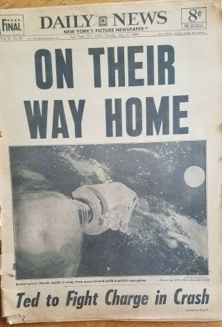 News Papers - Vintage Ny Daily News - July 22,  1969,  Apollo 11 Returns To Earth.